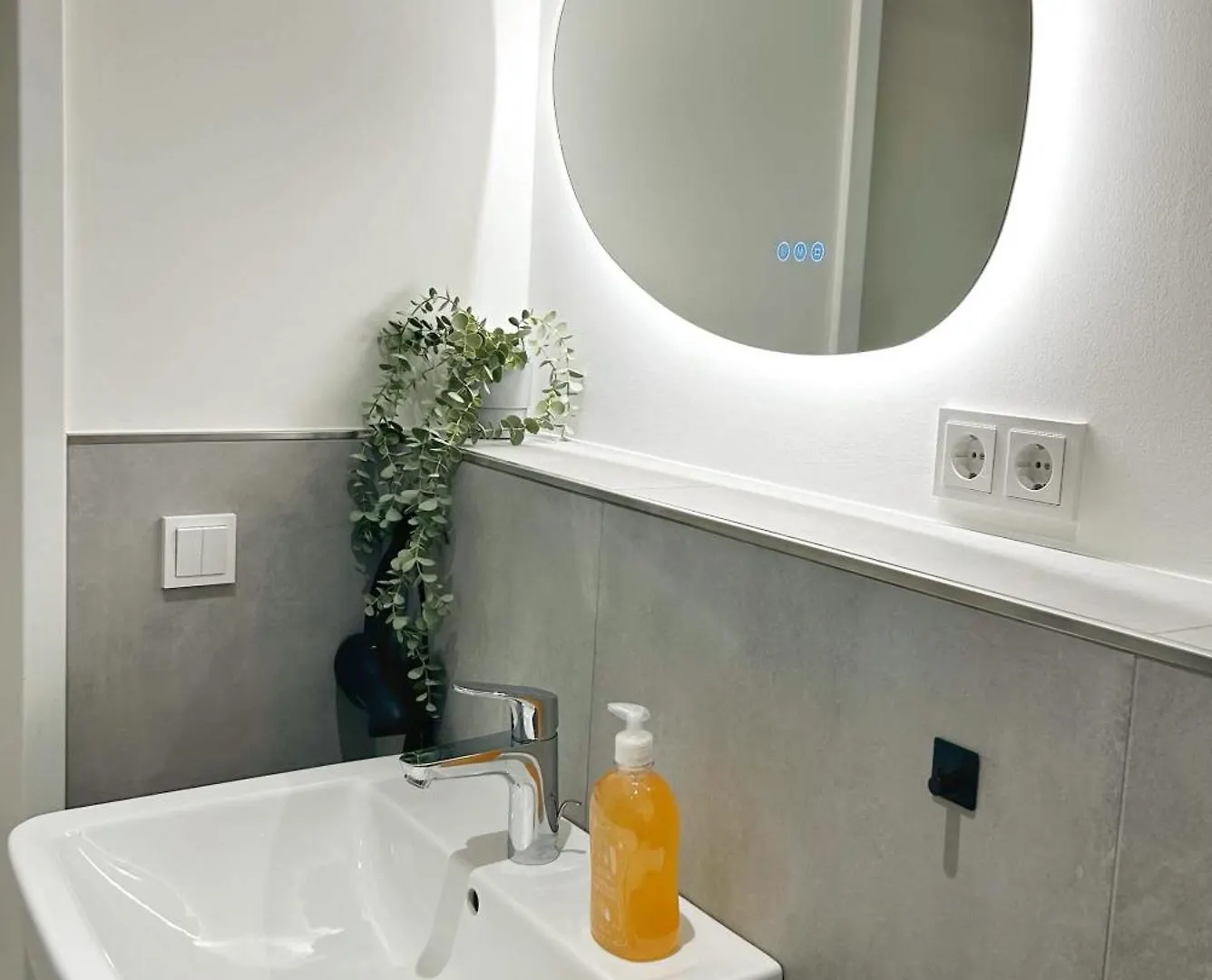 Stylish Apartment Near Binnenalster For Up To 8 Guests Hamburg 0*,  Germany
