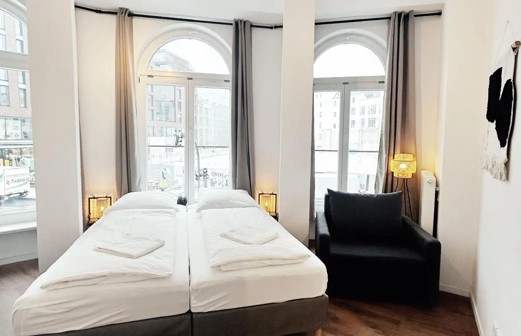 Stylish Apartment Near Binnenalster For Up To 8 Guests Hamburg Germany