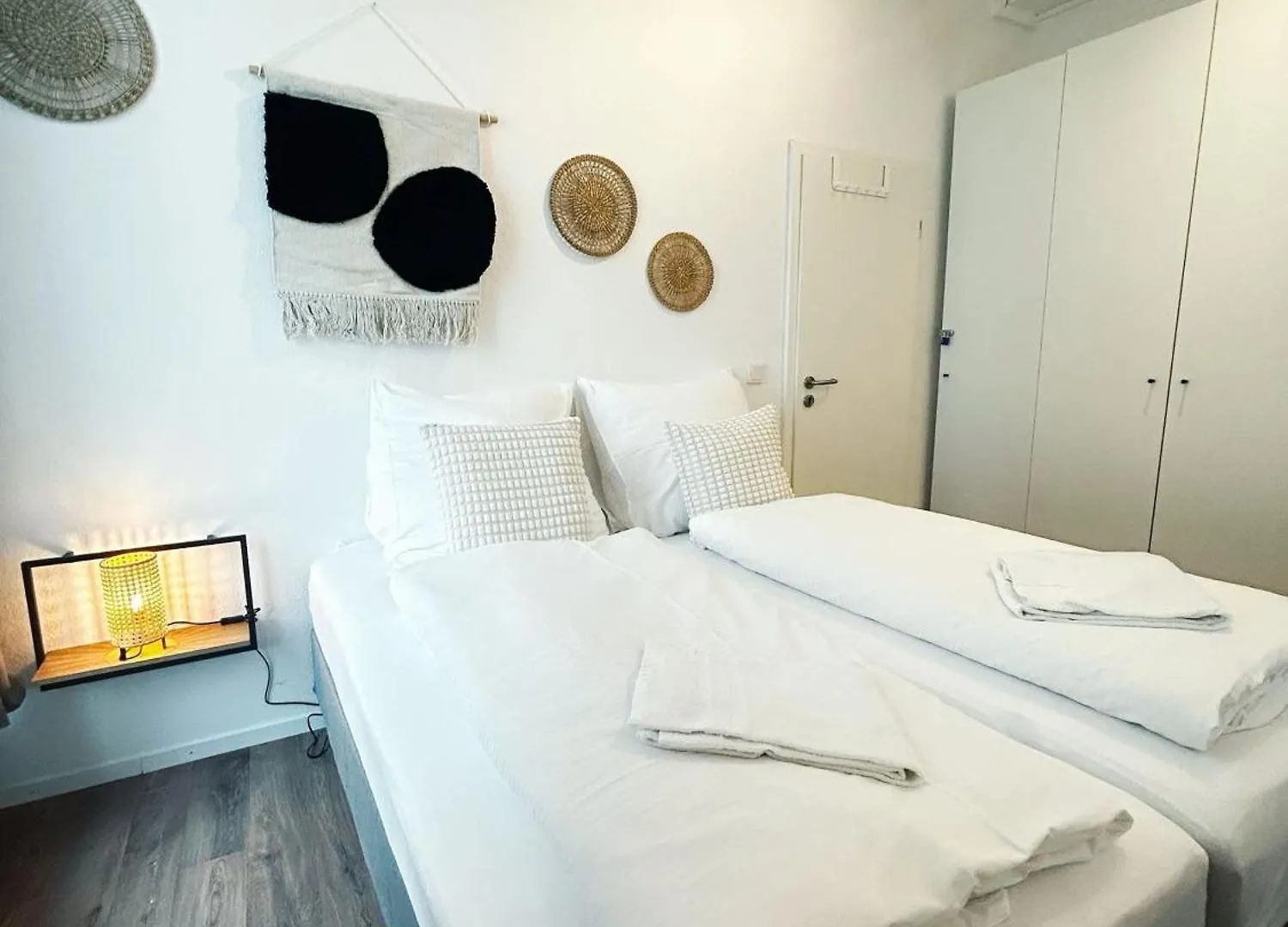 Stylish Apartment Near Binnenalster For Up To 8 Guests Hamburg