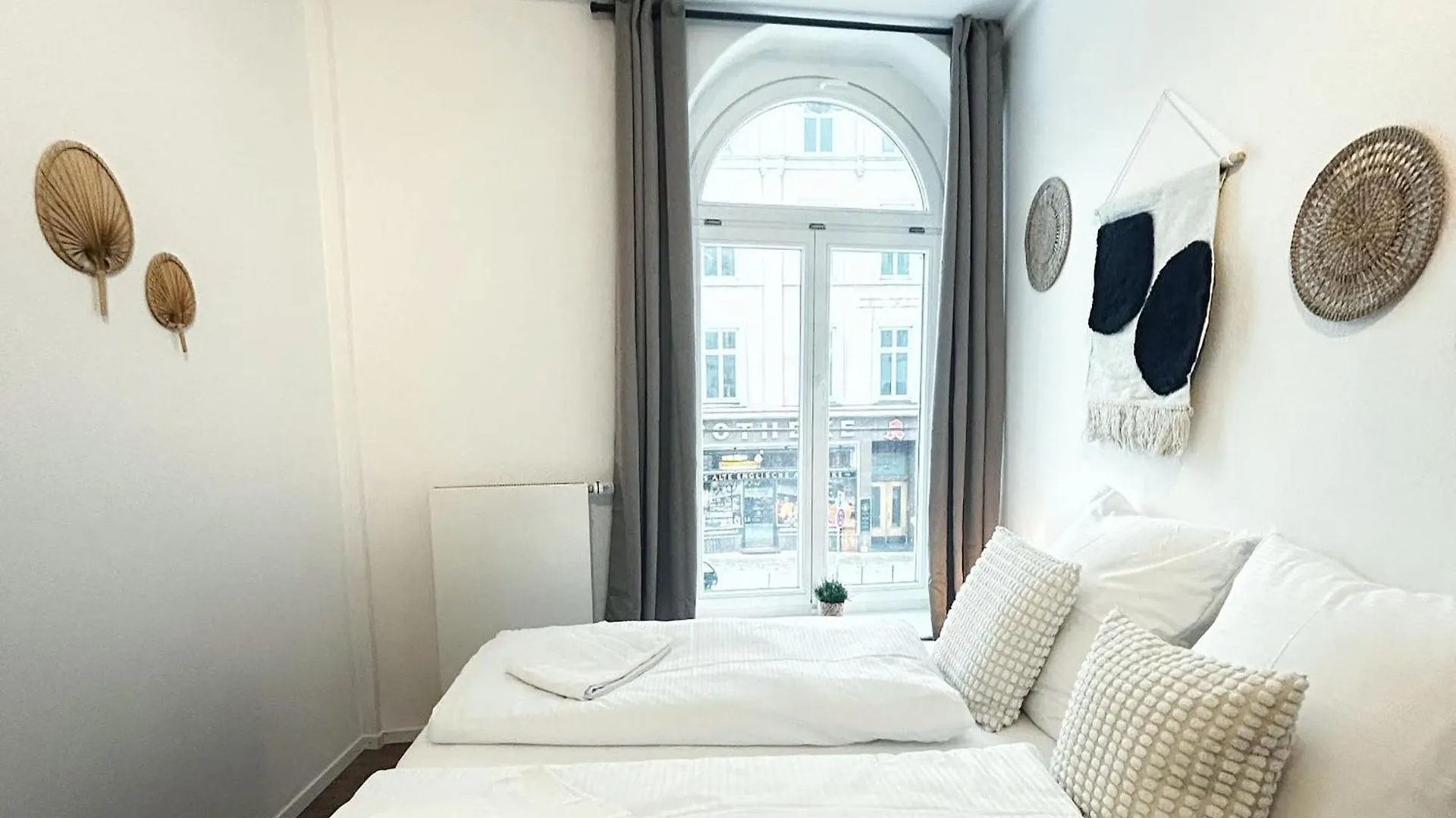 Stylish Apartment Near Binnenalster For Up To 8 Guests Hamburg