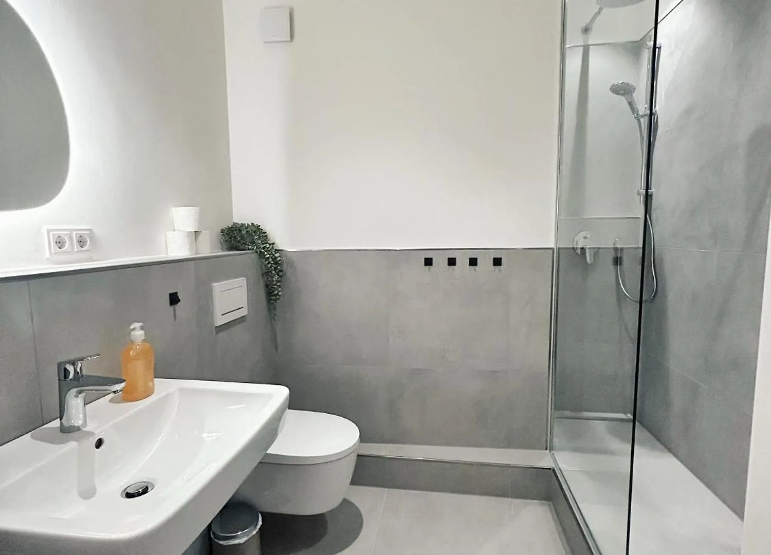 Stylish Apartment Near Binnenalster For Up To 8 Guests Hamburgo